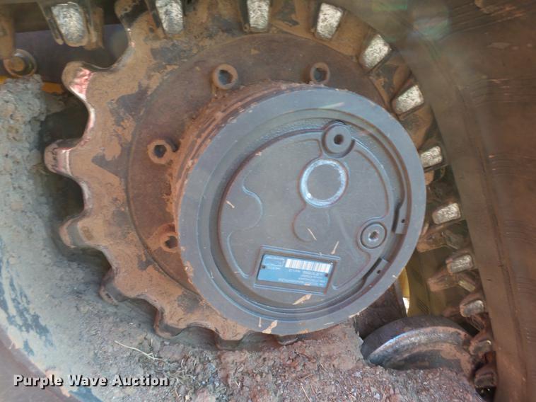 image for item EN9621 2015 New Holland C238 skid steer