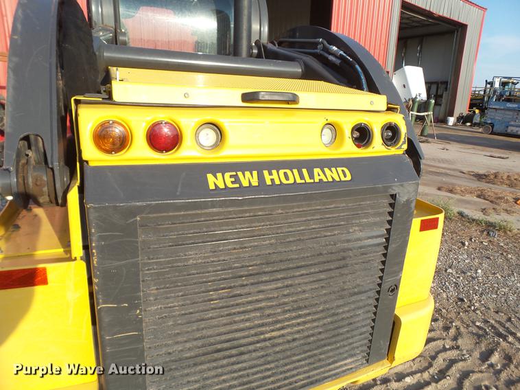 image for item EN9621 2015 New Holland C238 skid steer
