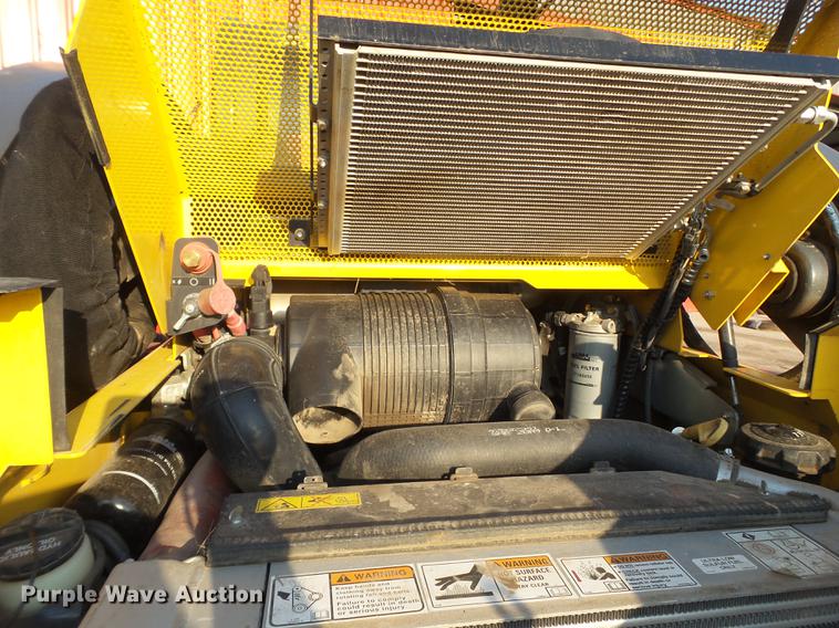 image for item EN9621 2015 New Holland C238 skid steer