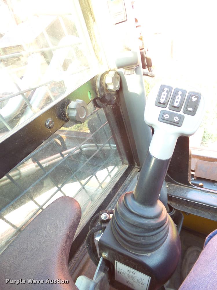 image for item EN9621 2015 New Holland C238 skid steer