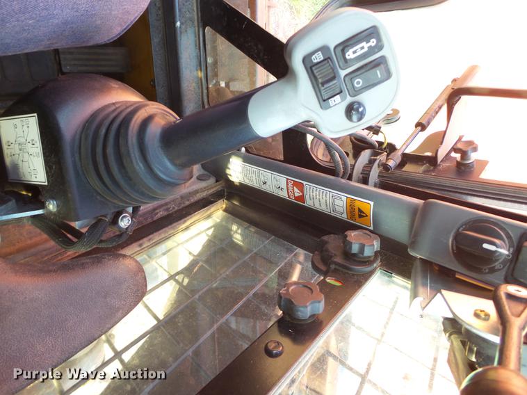 image for item EN9621 2015 New Holland C238 skid steer