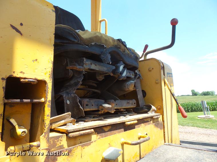 image for item EV9000 1991 John Deere 750B LT dozer