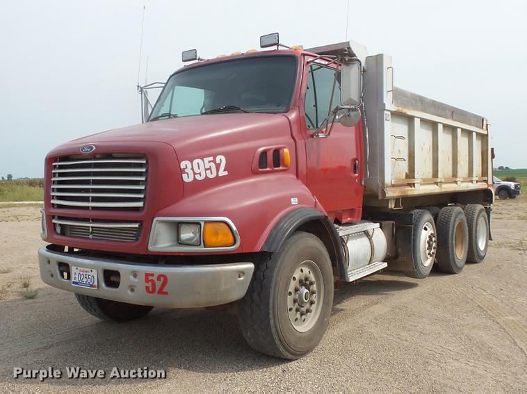 image for item EV9206 1998 Ford LT9513 dump truck