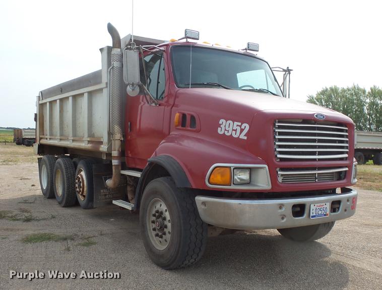 image for item EV9206 1998 Ford LT9513 dump truck
