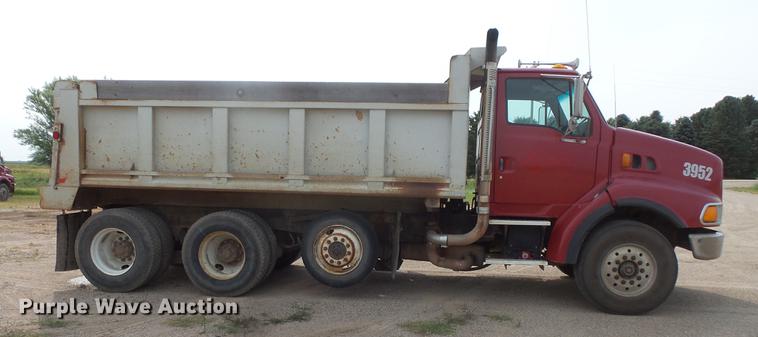 image for item EV9206 1998 Ford LT9513 dump truck