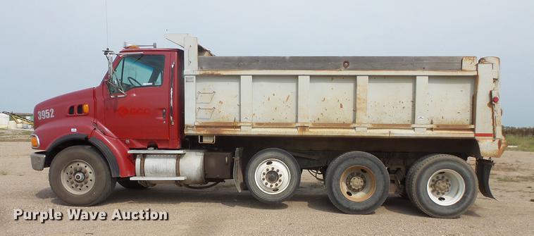 image for item EV9206 1998 Ford LT9513 dump truck