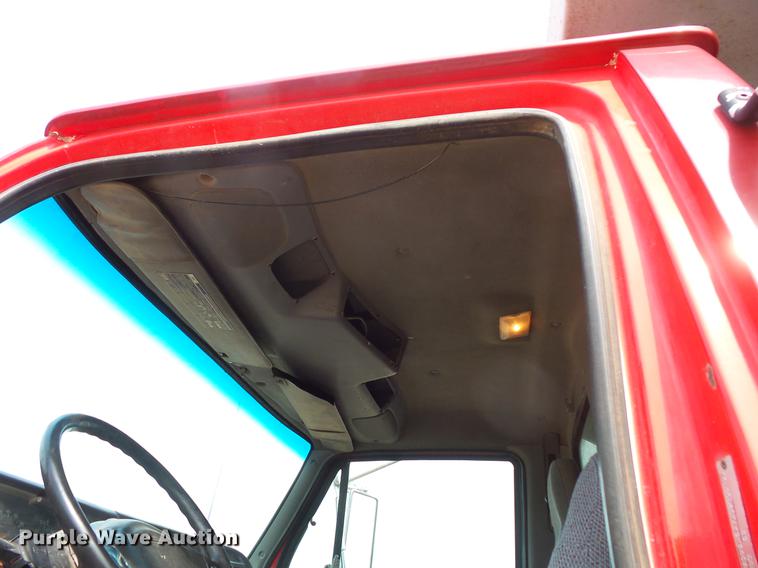 image for item EV9206 1998 Ford LT9513 dump truck