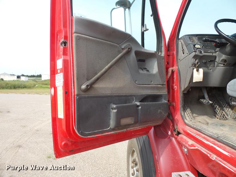 image for item EV9206 1998 Ford LT9513 dump truck