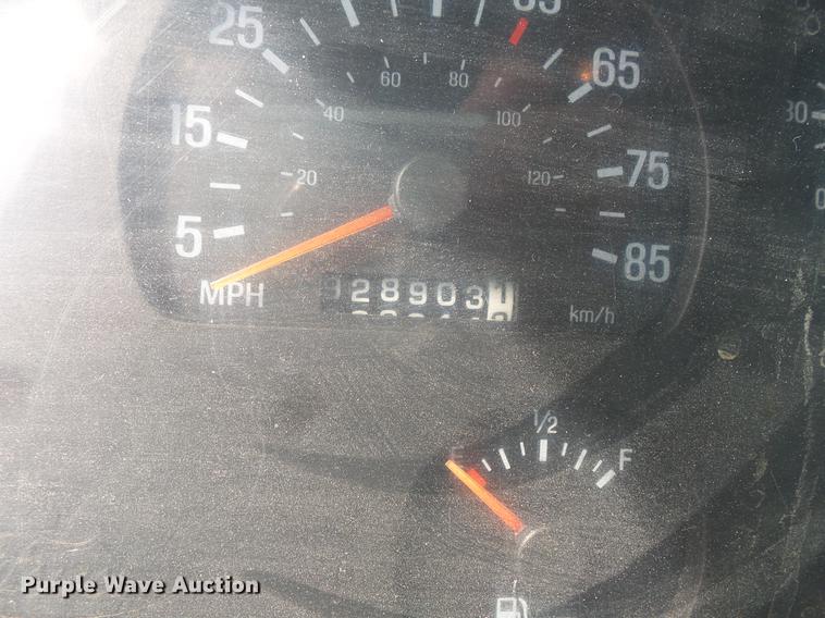 image for item EV9206 1998 Ford LT9513 dump truck