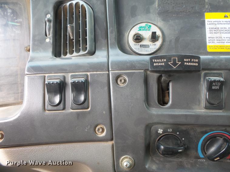 image for item EV9206 1998 Ford LT9513 dump truck