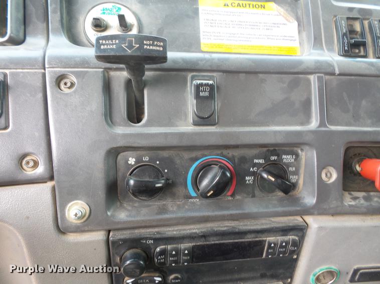 image for item EV9206 1998 Ford LT9513 dump truck