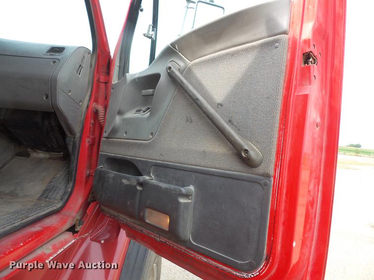 image for item EV9206 1998 Ford LT9513 dump truck