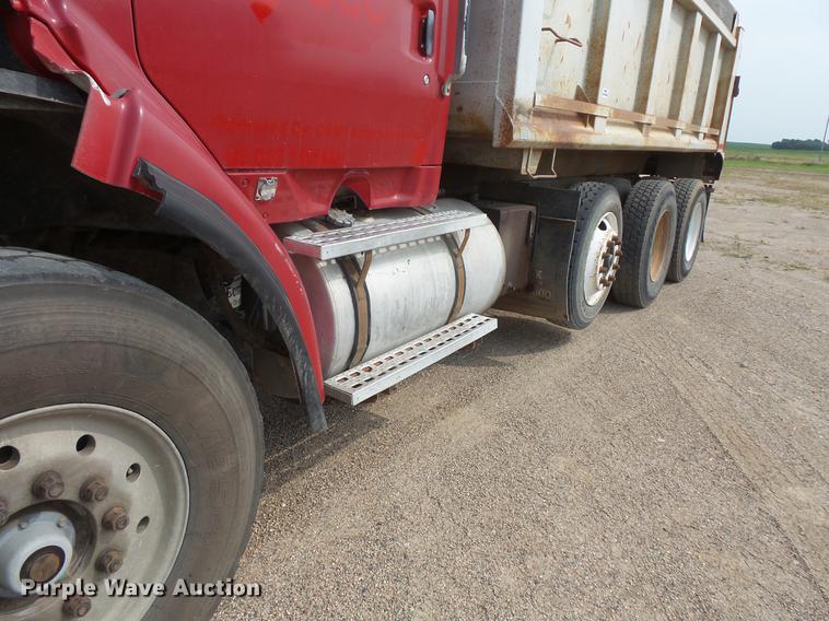 image for item EV9206 1998 Ford LT9513 dump truck