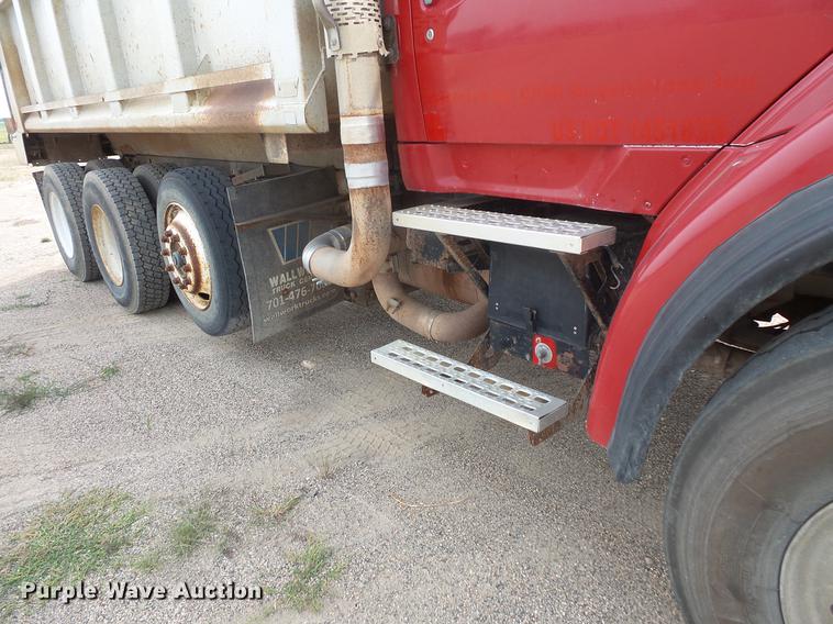 image for item EV9206 1998 Ford LT9513 dump truck