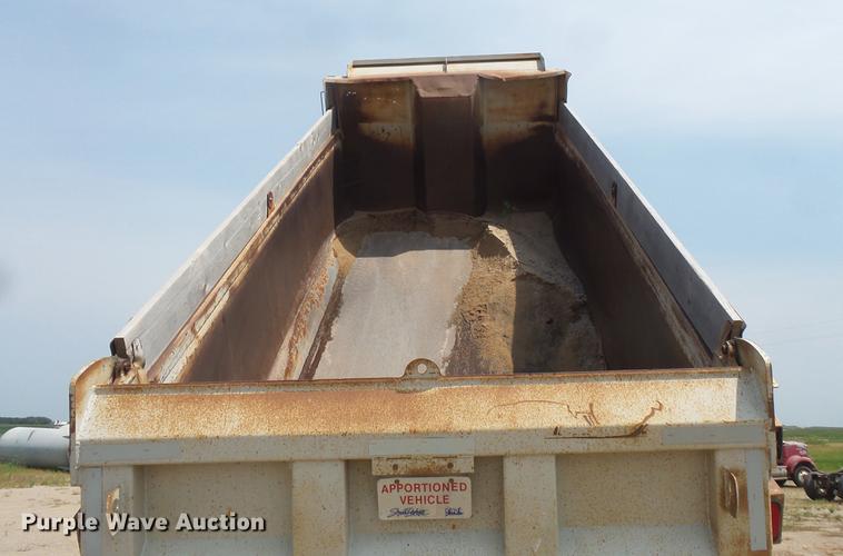 image for item EV9206 1998 Ford LT9513 dump truck