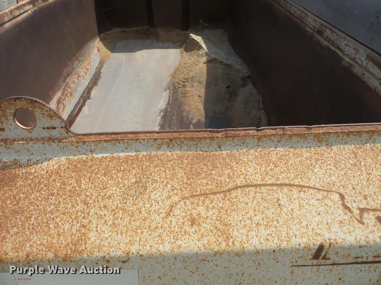 image for item EV9206 1998 Ford LT9513 dump truck