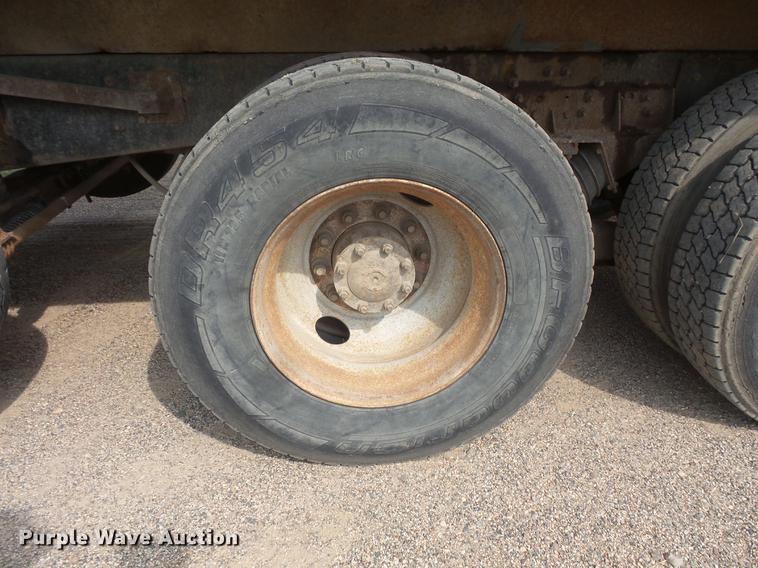 image for item EV9206 1998 Ford LT9513 dump truck
