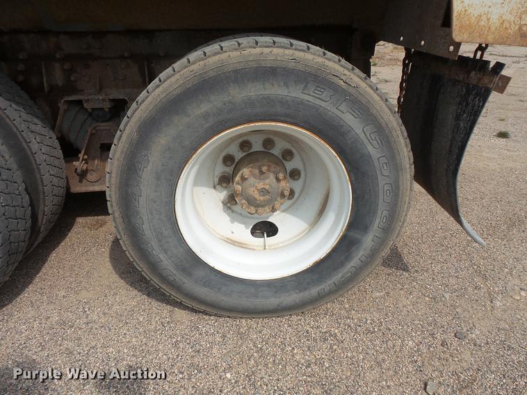 image for item EV9206 1998 Ford LT9513 dump truck