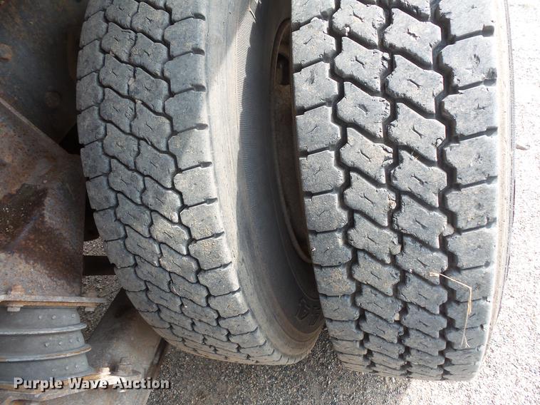 image for item EV9206 1998 Ford LT9513 dump truck