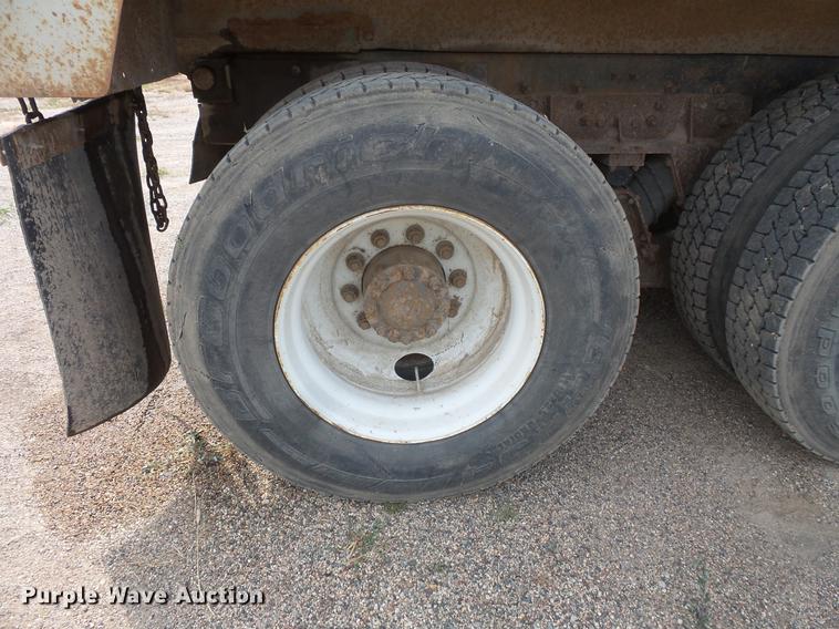 image for item EV9206 1998 Ford LT9513 dump truck