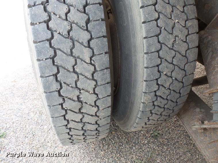 image for item EV9206 1998 Ford LT9513 dump truck