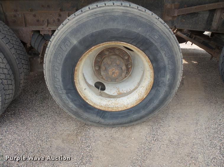 image for item EV9206 1998 Ford LT9513 dump truck