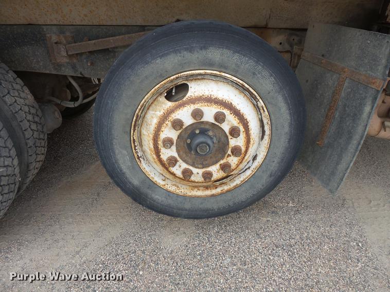 image for item EV9206 1998 Ford LT9513 dump truck