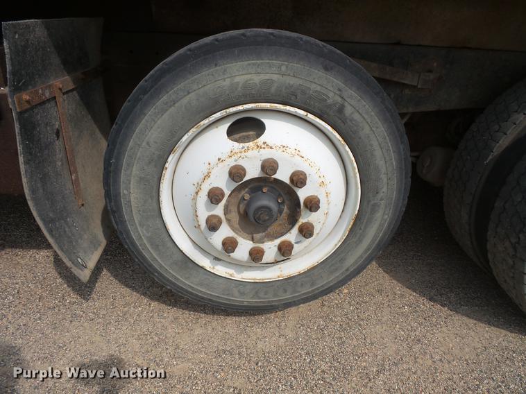 image for item EV9206 1998 Ford LT9513 dump truck