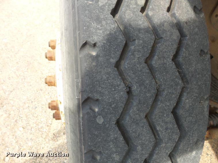 image for item EV9206 1998 Ford LT9513 dump truck