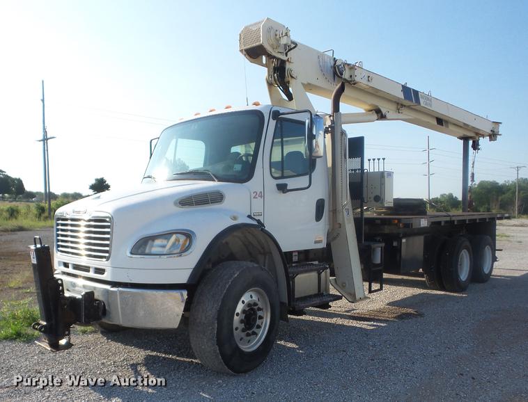 image for item K6263 2007 Freightliner Business Class M2 crane truck