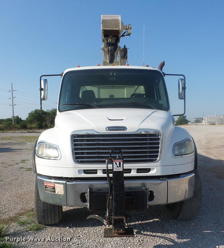 image for item K6263 2007 Freightliner Business Class M2 crane truck
