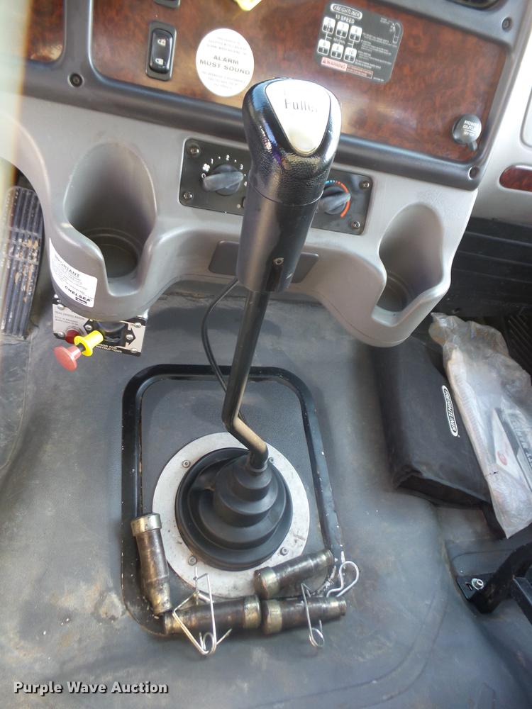 image for item K6263 2007 Freightliner Business Class M2 crane truck