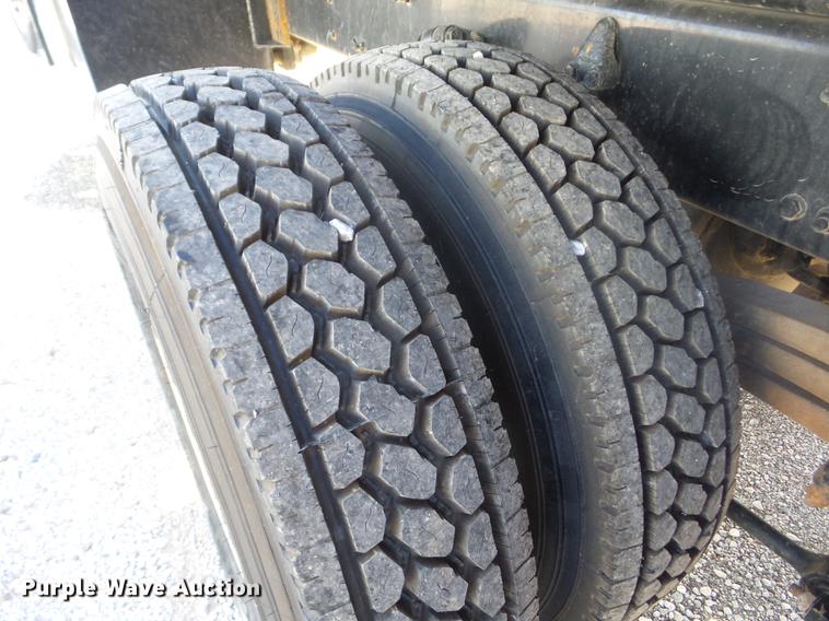 image for item K6263 2007 Freightliner Business Class M2 crane truck