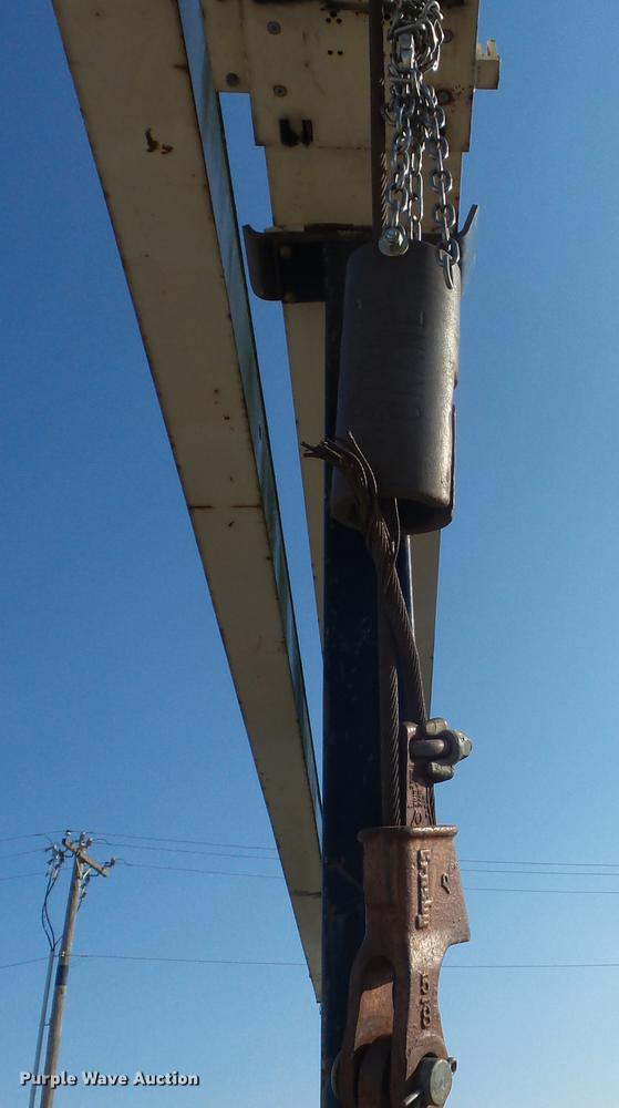 image for item K6263 2007 Freightliner Business Class M2 crane truck