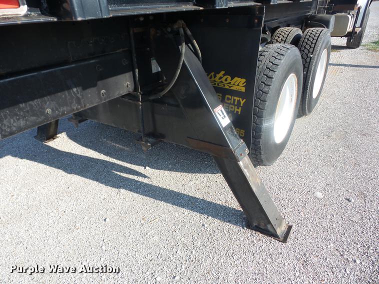 image for item K6263 2007 Freightliner Business Class M2 crane truck