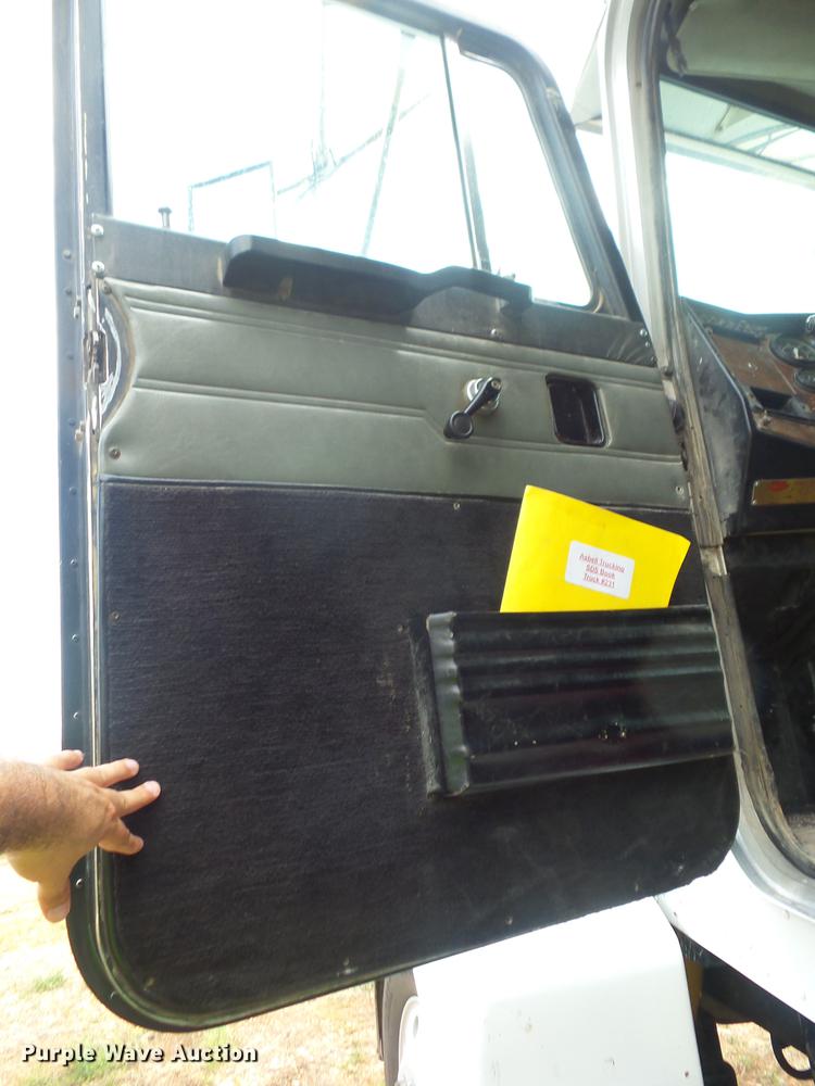 image for item K6267 1990 Peterbilt 375 dump truck