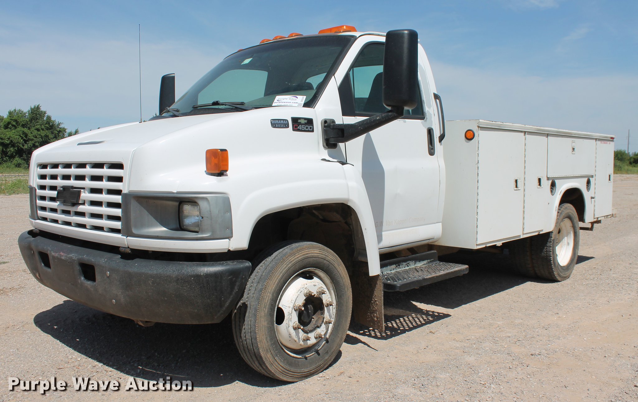 DD5262 image for item DD5262 2005 Chevrolet C4500 service truck