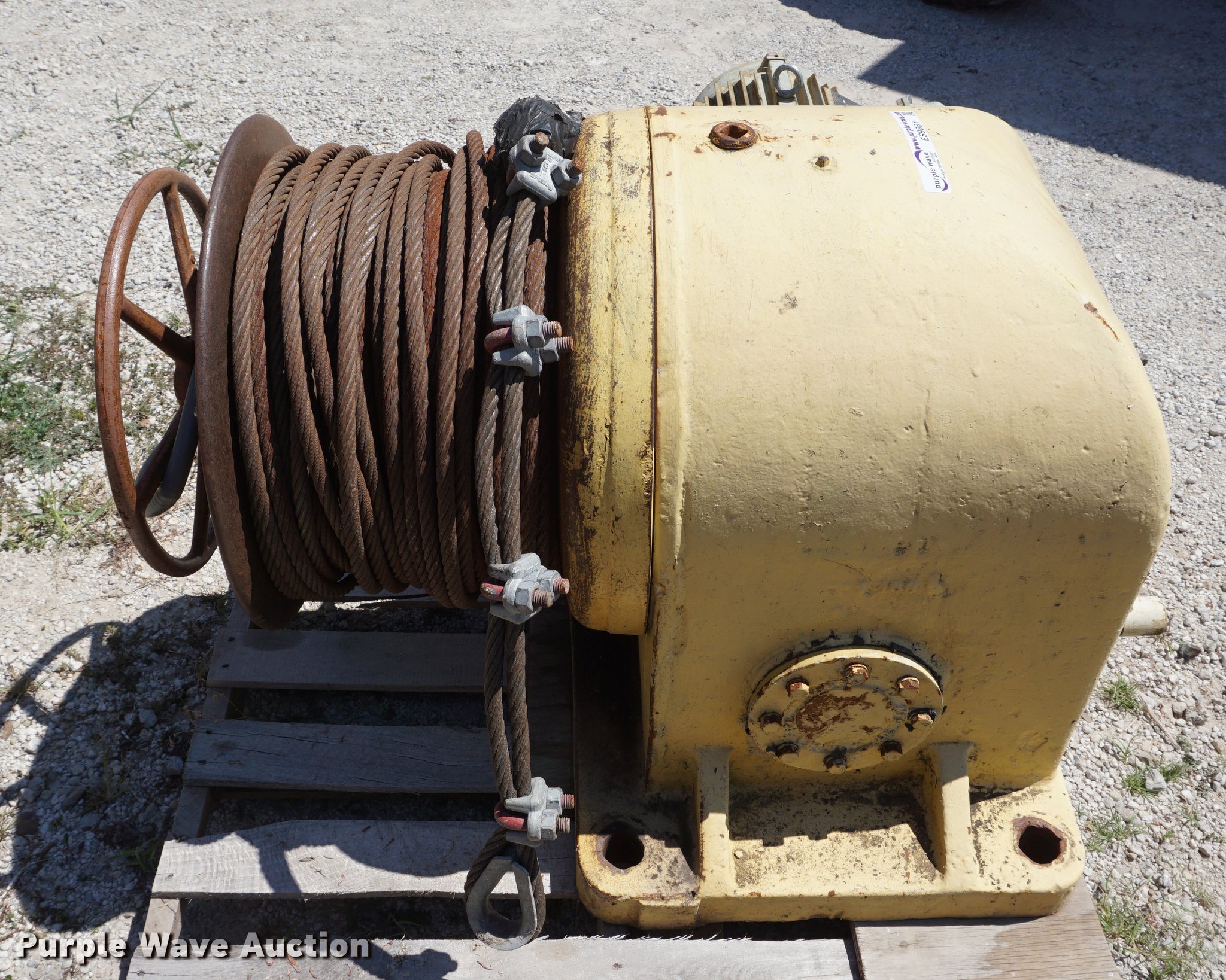 Rail car winch in Kansas City, KS Item ES9881 sold Purple Wave