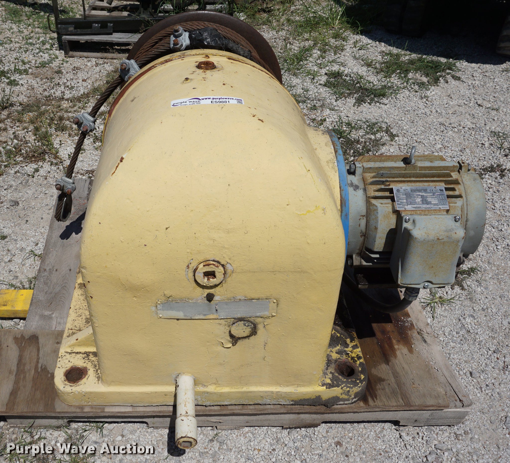 Rail car winch in Kansas City, KS Item ES9881 sold Purple Wave