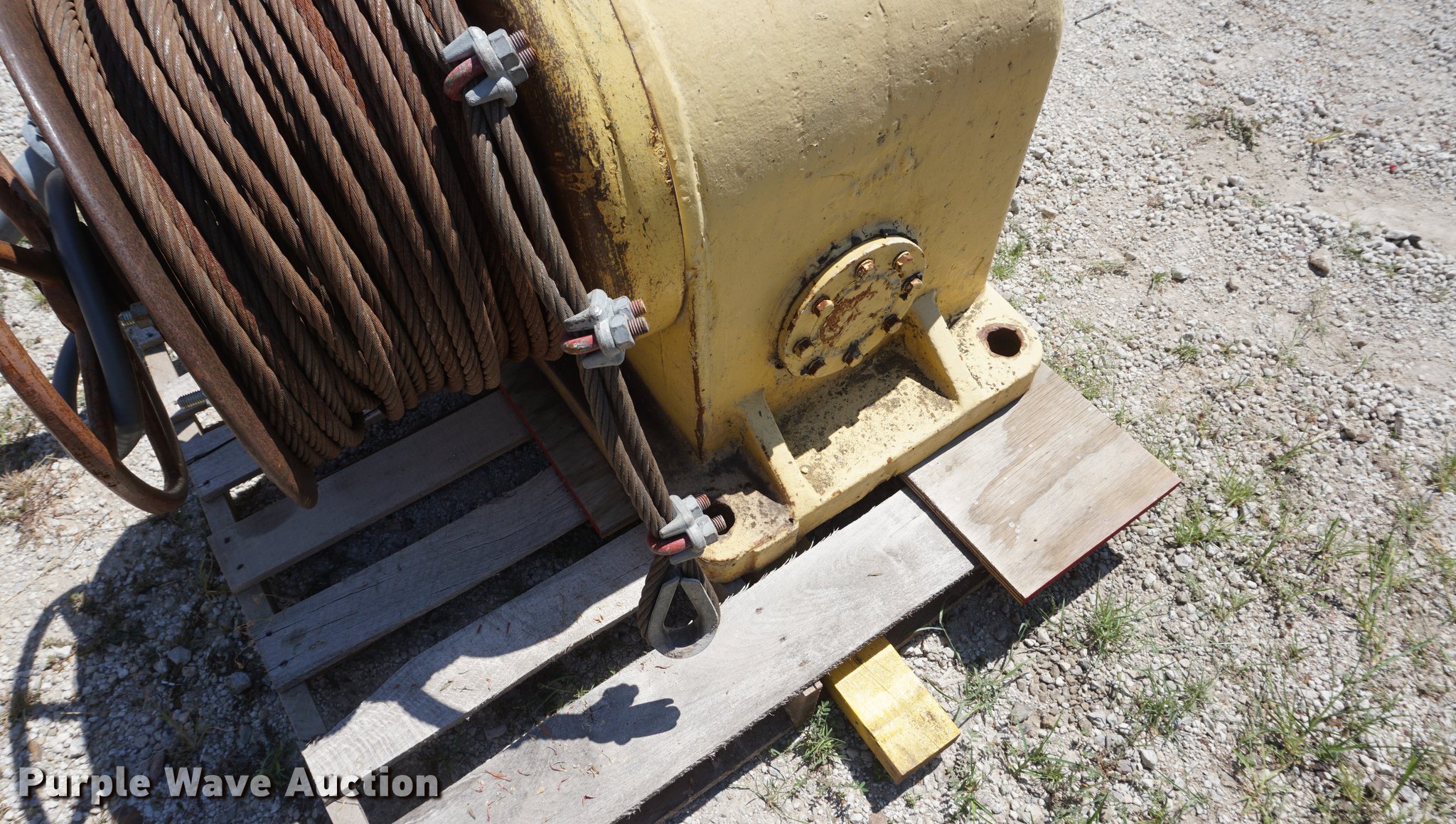 Rail car winch in Kansas City, KS Item ES9881 sold Purple Wave