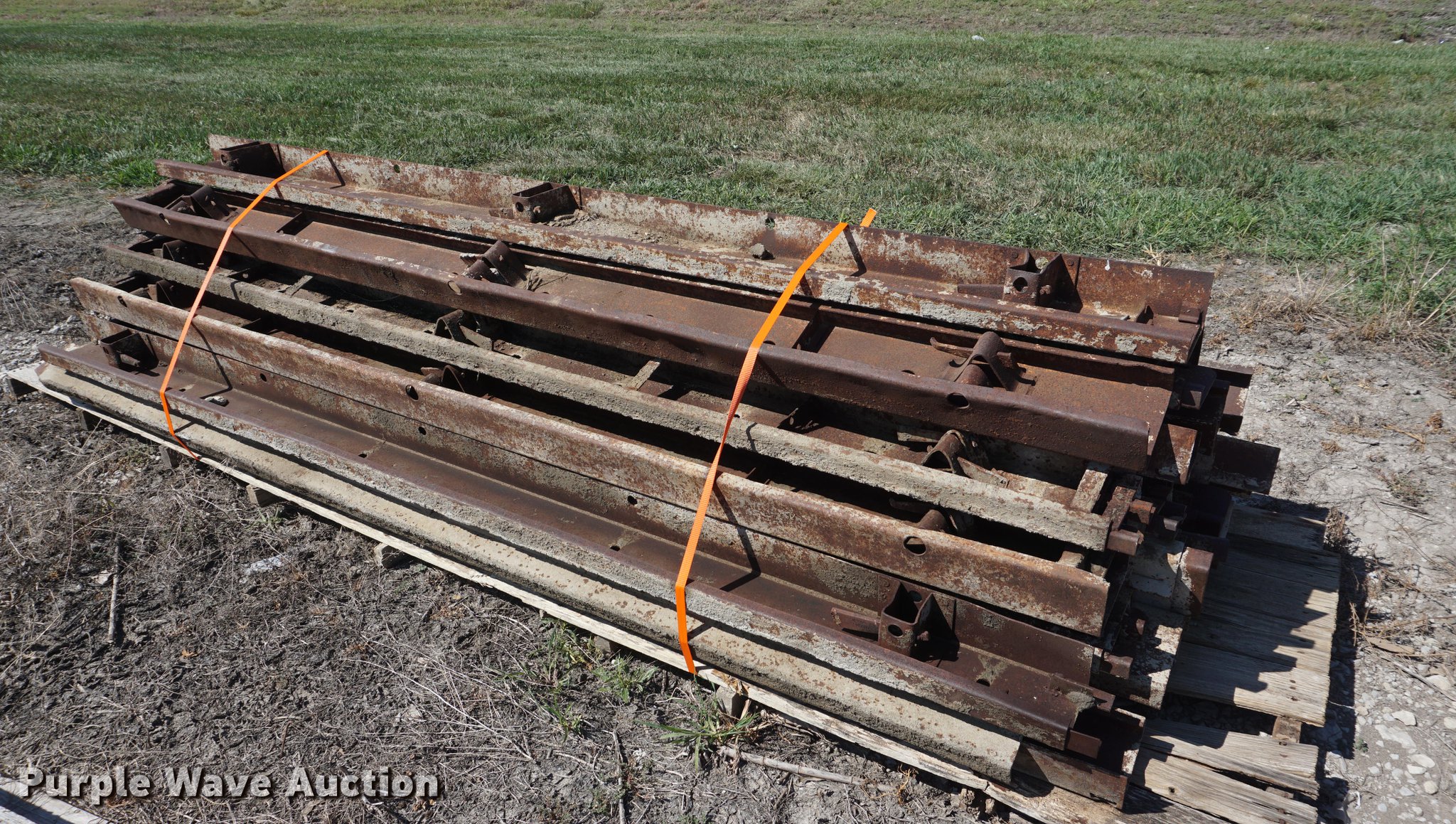 Curb forms in Axtell, KS Item ES9887 sold Purple Wave