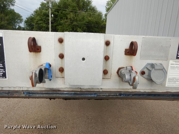 image for item DB8252 1997 Wilson CF900 flatbed trailer