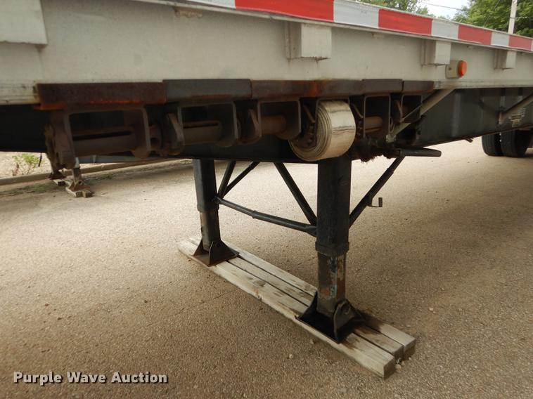 image for item DB8252 1997 Wilson CF900 flatbed trailer