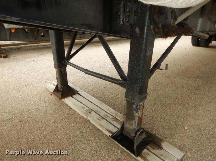 image for item DB8252 1997 Wilson CF900 flatbed trailer
