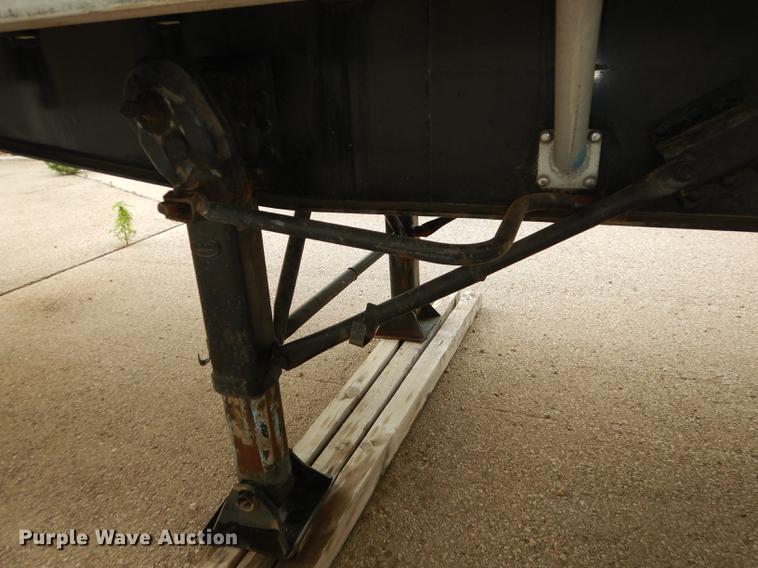 image for item DB8252 1997 Wilson CF900 flatbed trailer