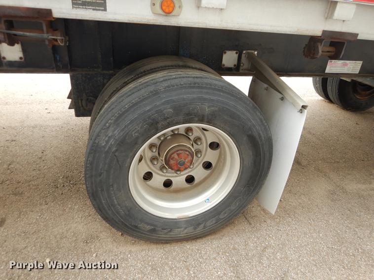 image for item DB8252 1997 Wilson CF900 flatbed trailer