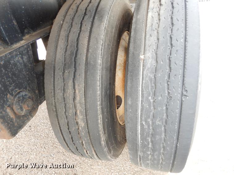 image for item DB8252 1997 Wilson CF900 flatbed trailer