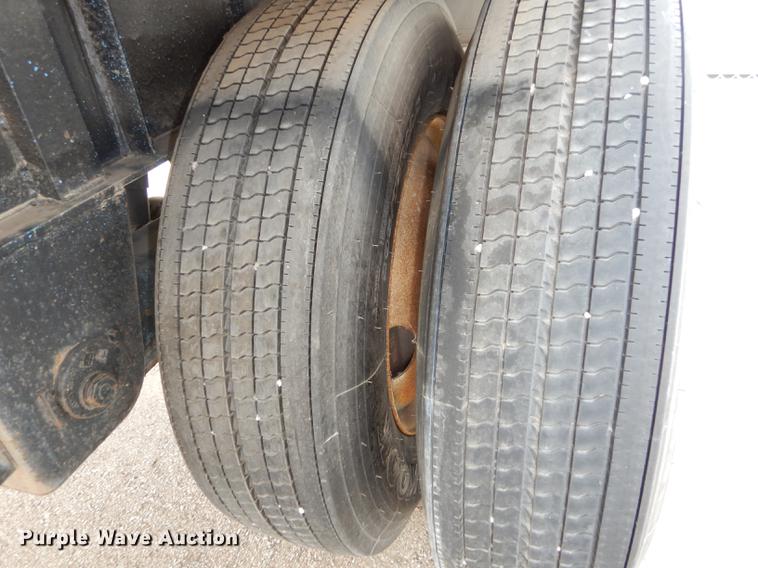 image for item DB8252 1997 Wilson CF900 flatbed trailer