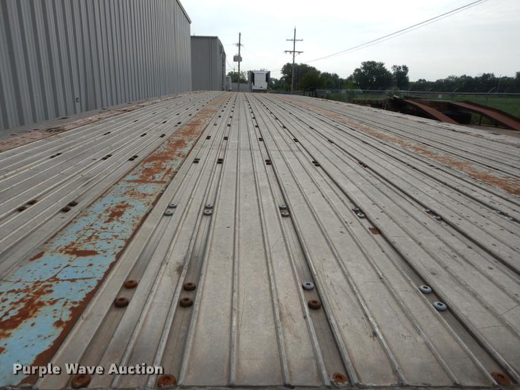 image for item DB8252 1997 Wilson CF900 flatbed trailer