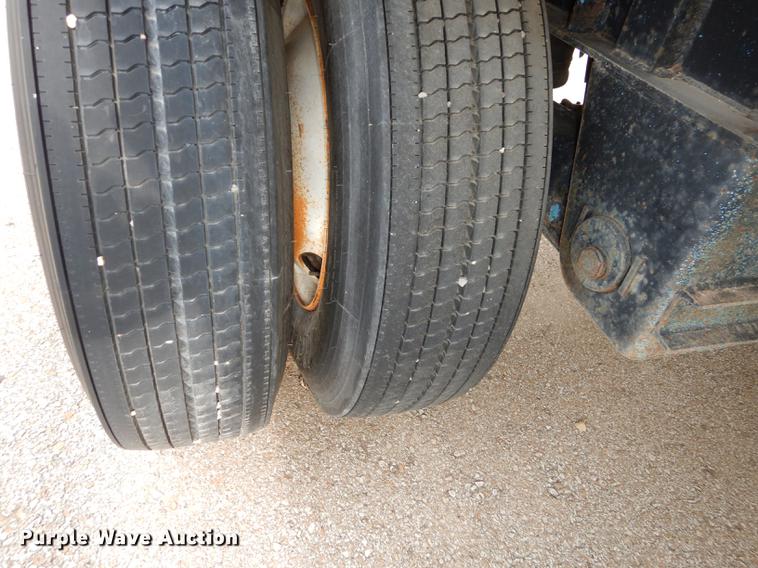 image for item DB8252 1997 Wilson CF900 flatbed trailer